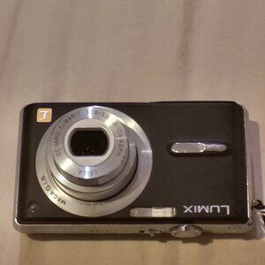 Panasonic Lumix DMC-FX9 Digital Camera